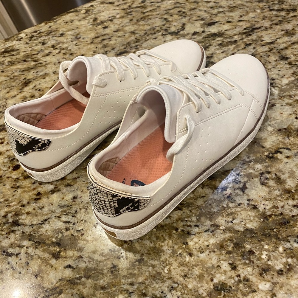 Dr. Scholls sweet life lace up sneakers